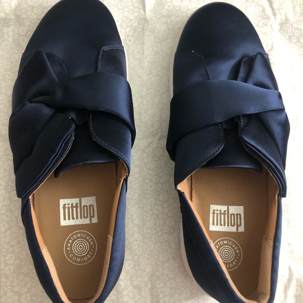 Fitflop navy satin bow slip on sneakers size 7.5